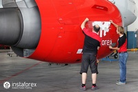 InstaForex airplane